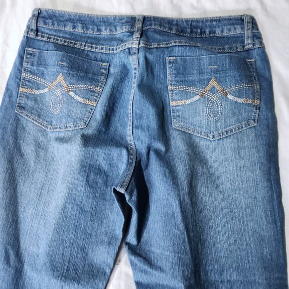 Faded Glory Capris Women's Size 12 Denim Jean Pants Cuffed Stretch Denim - Picture 8 of 9